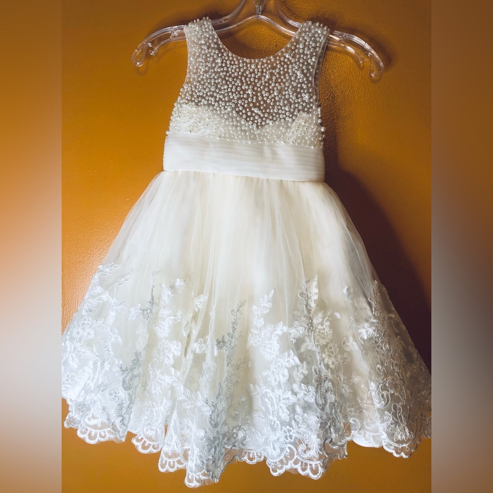 NWOT Pearl Embellished & Floral Lace Tulle Sleeves Flower Girl Dress. Ivory.